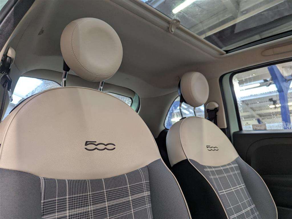 <p>2017 FIAT 500 LOUNGE</p>