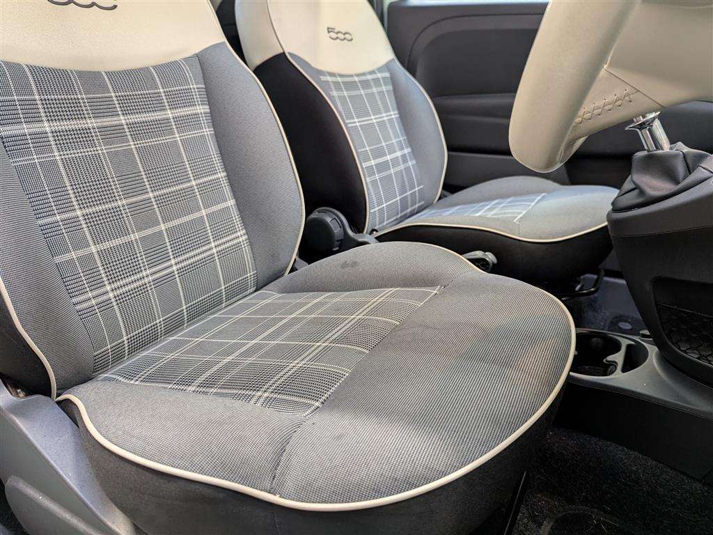 <p>2017 FIAT 500 LOUNGE</p>