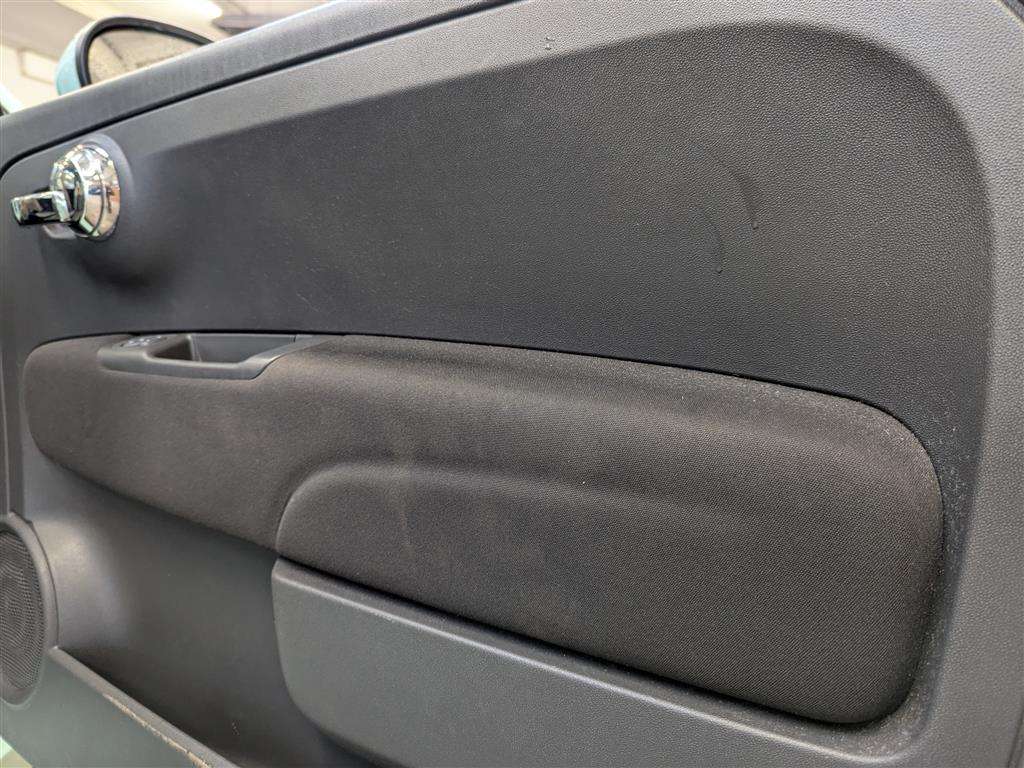 <p>2017 FIAT 500 LOUNGE</p>