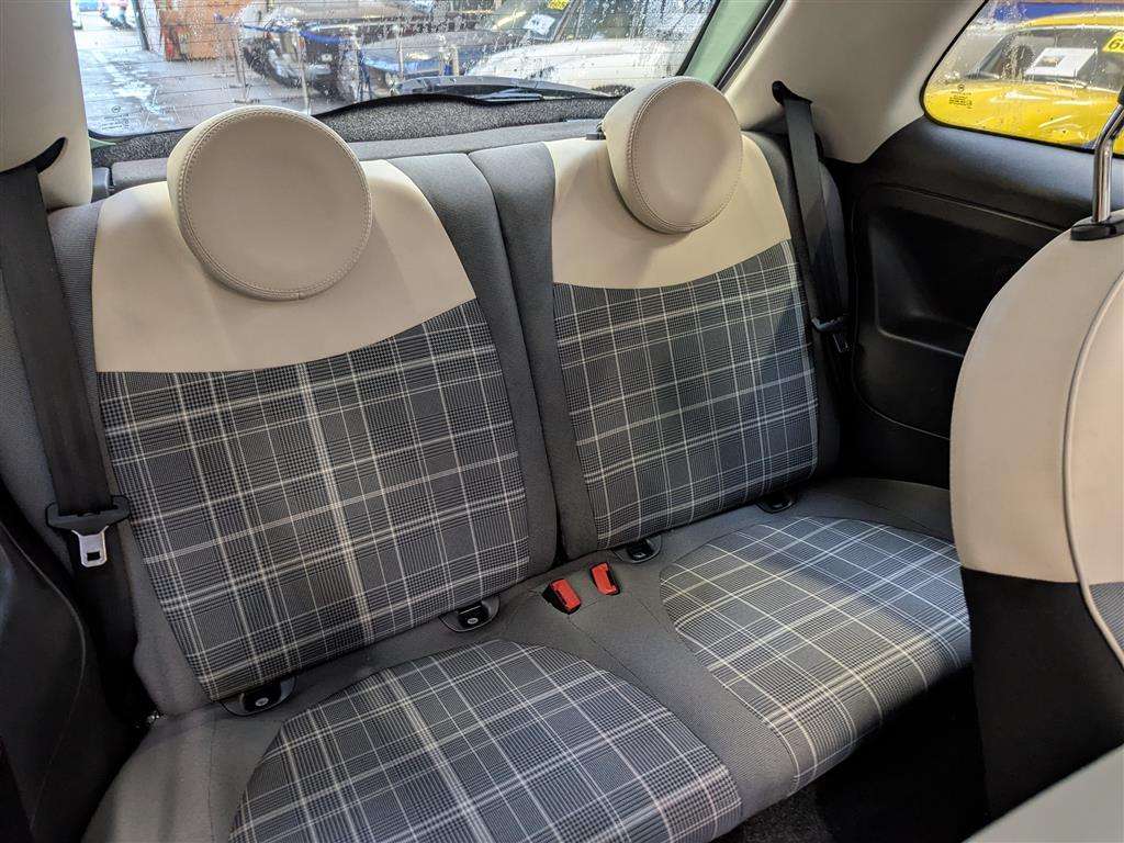 <p>2017 FIAT 500 LOUNGE</p>