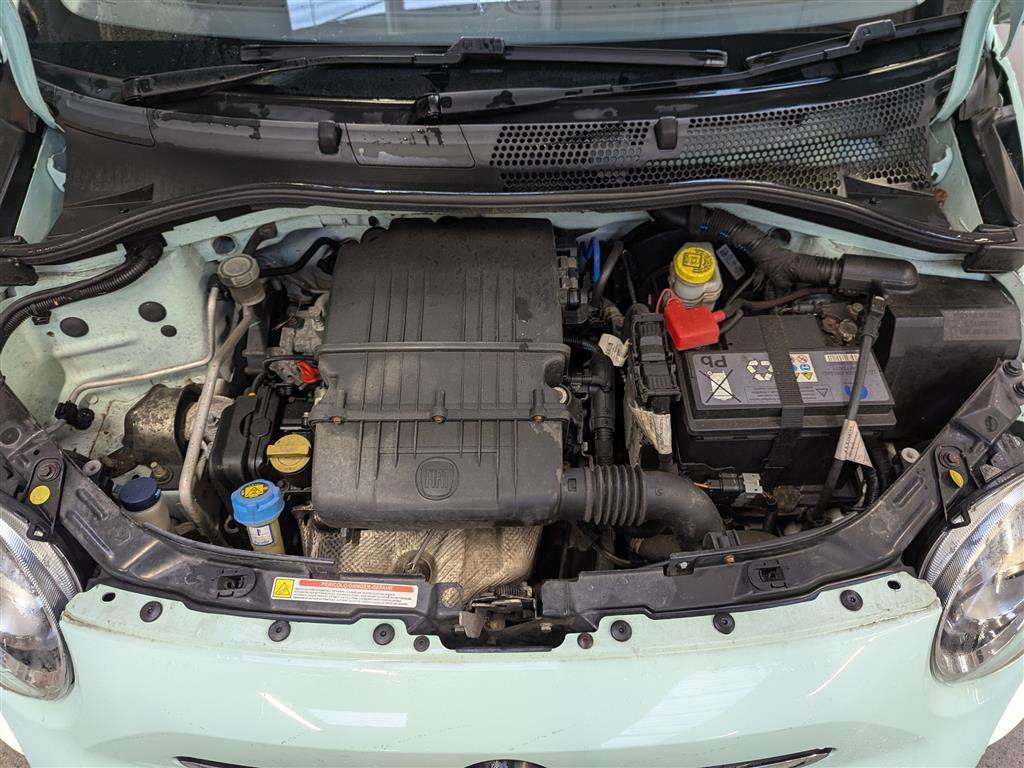 <p>2017 FIAT 500 LOUNGE</p>