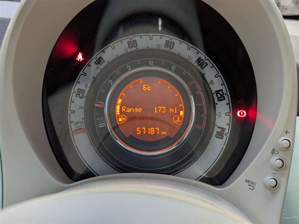 <p>2017 FIAT 500 LOUNGE</p>