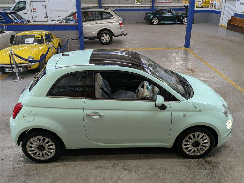 <p>2017 FIAT 500 LOUNGE</p>