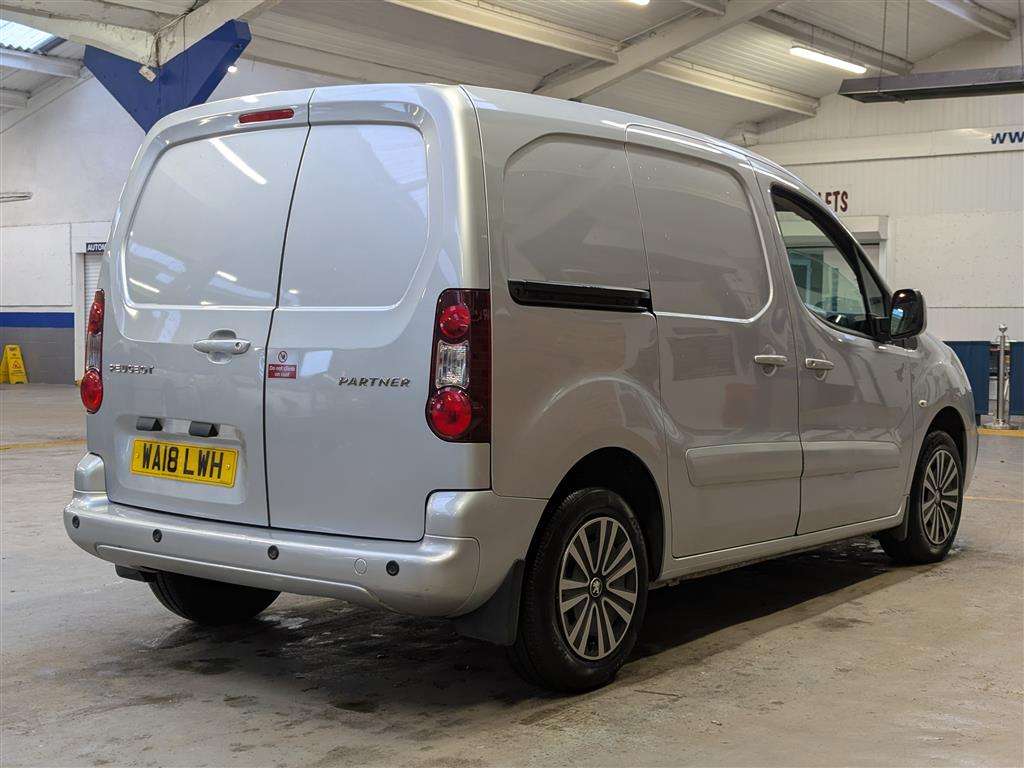 <p>2018 PEUGEOT PARTNER PROFESSION L1 BLU</p>