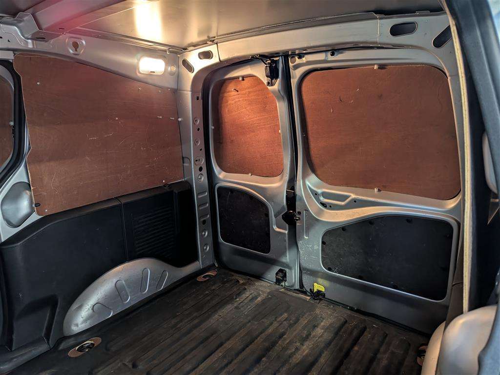 <p>2018 PEUGEOT PARTNER PROFESSION L1 BLU</p>