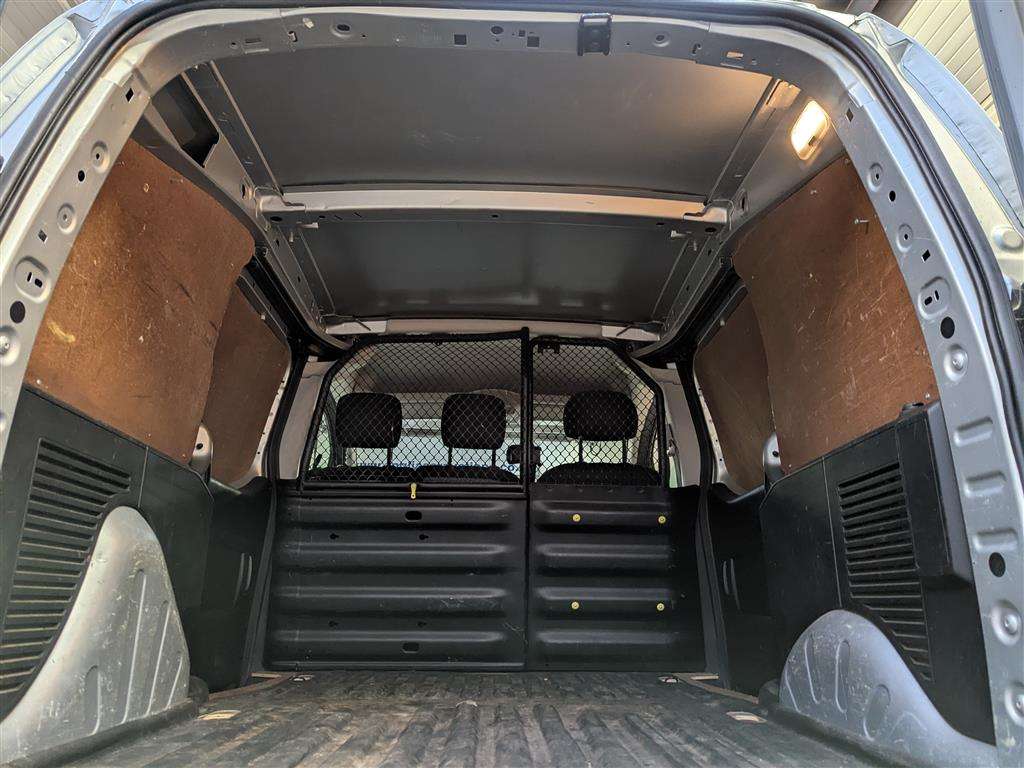 <p>2018 PEUGEOT PARTNER PROFESSION L1 BLU</p>