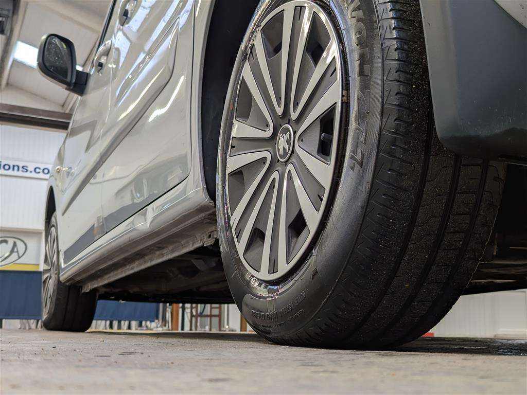 <p>2018 PEUGEOT PARTNER PROFESSION L1 BLU</p>