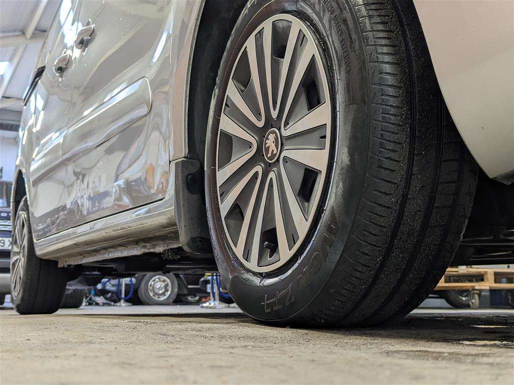 <p>2018 PEUGEOT PARTNER PROFESSION L1 BLU</p>