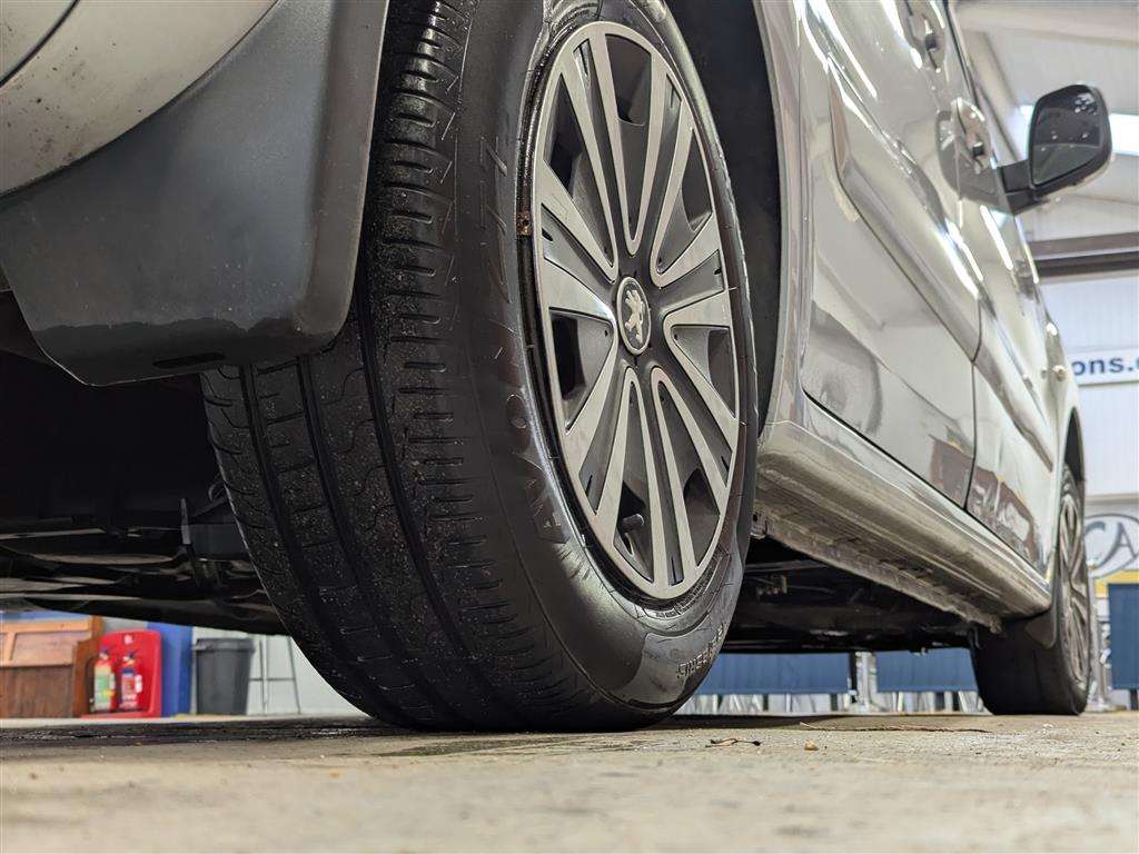 <p>2018 PEUGEOT PARTNER PROFESSION L1 BLU</p>