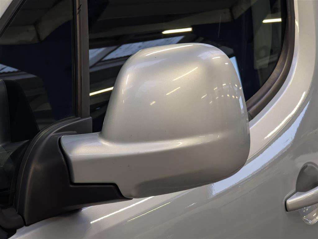 <p>2018 PEUGEOT PARTNER PROFESSION L1 BLU</p>