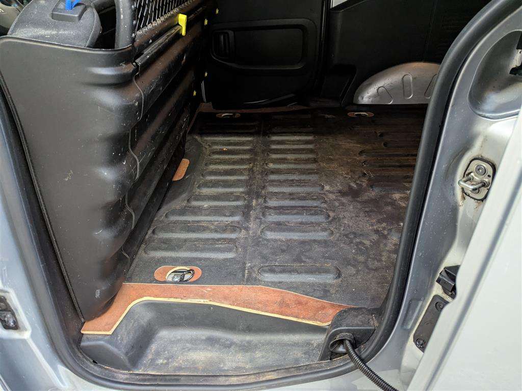 <p>2018 PEUGEOT PARTNER PROFESSION L1 BLU</p>