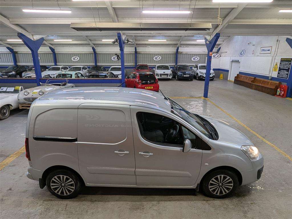 <p>2018 PEUGEOT PARTNER PROFESSION L1 BLU</p>