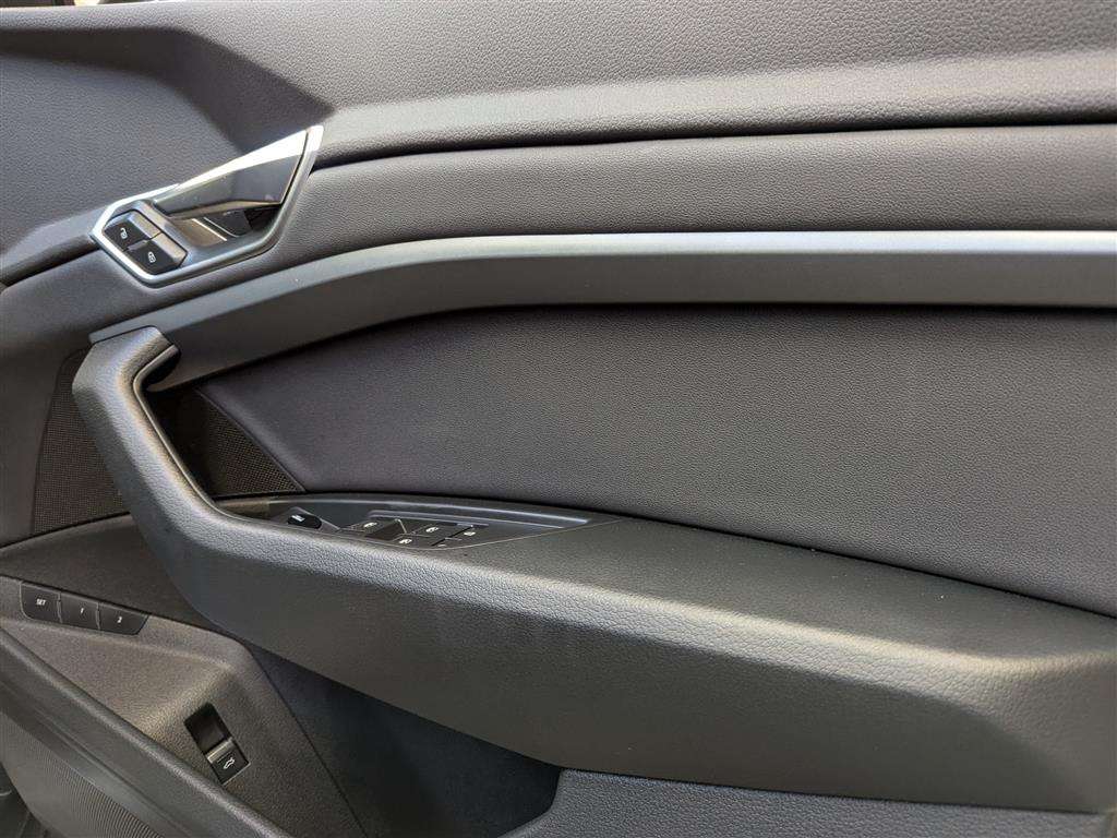 <p>2021 AUDI E-TRON TECHNIK 50 QUATTRO</p>