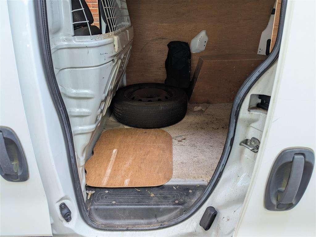 <p>2011 PEUGEOT BIPPER PROFESSIONAL HDI</p>