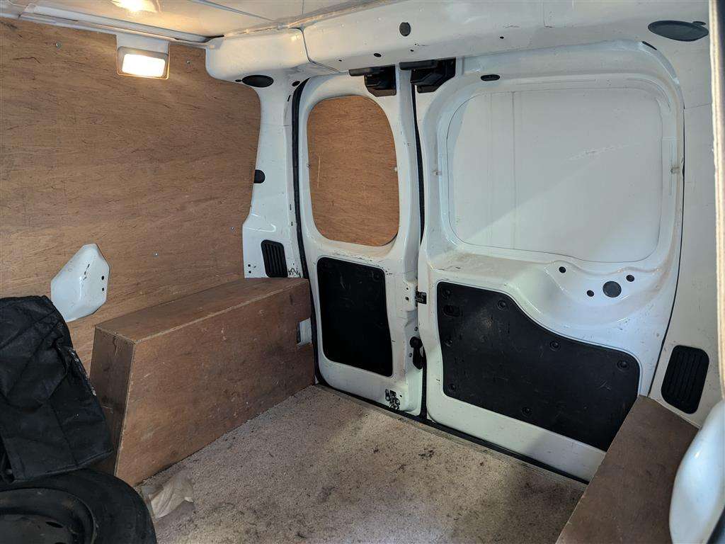 <p>2011 PEUGEOT BIPPER PROFESSIONAL HDI</p>