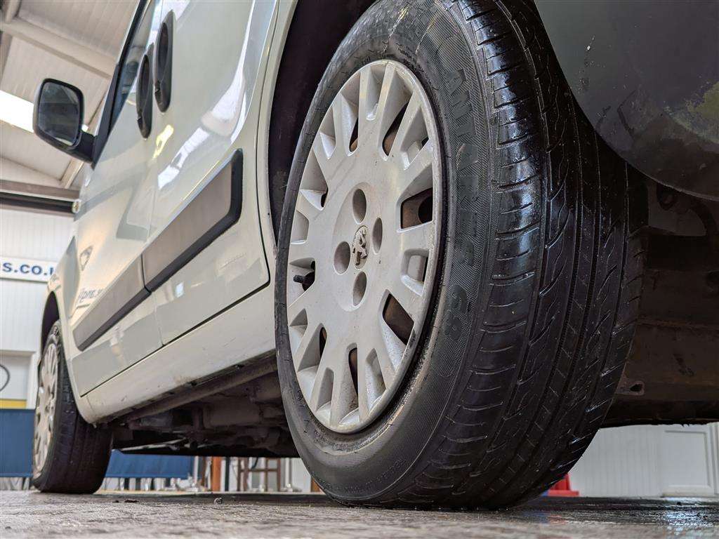 <p>2011 PEUGEOT BIPPER PROFESSIONAL HDI</p>