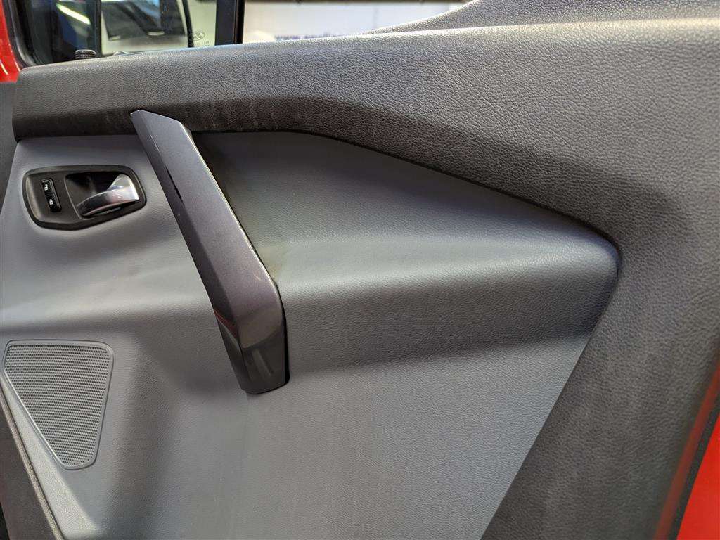 <p>2014 FORD TRANSIT CUSTOM 270 LTD E-</p>