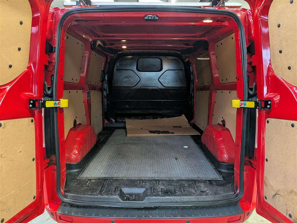<p>2014 FORD TRANSIT CUSTOM 270 LTD E-</p>