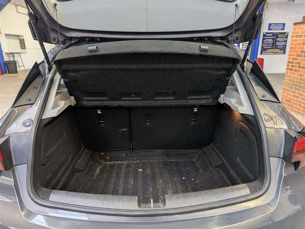 <p>2016 VAUXHALL ASTRA TECH LINE CDTI S/S</p>