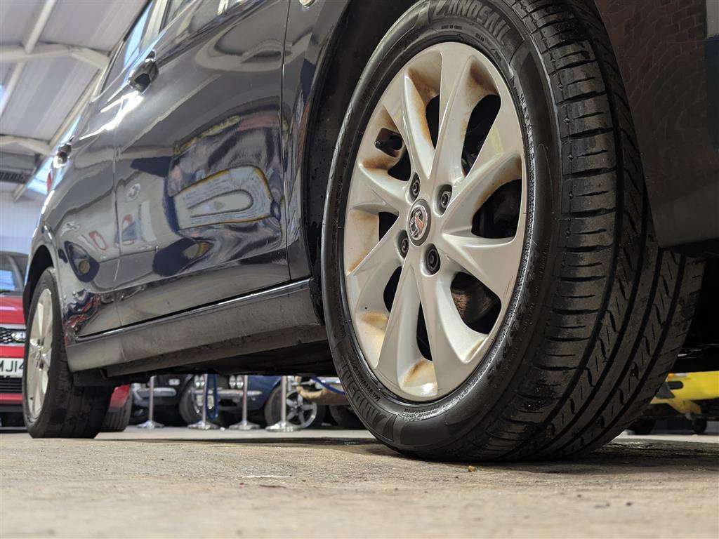 <p>2015 VAUXHALL VIVA SL</p>