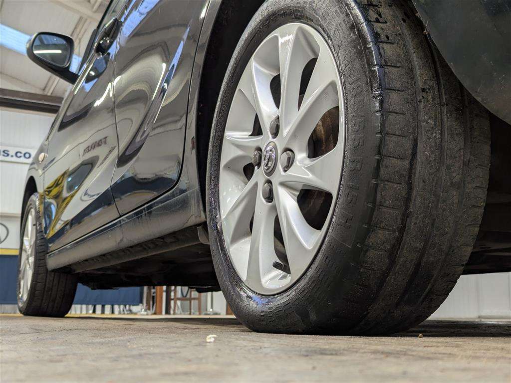 <p>2015 VAUXHALL VIVA SL</p>