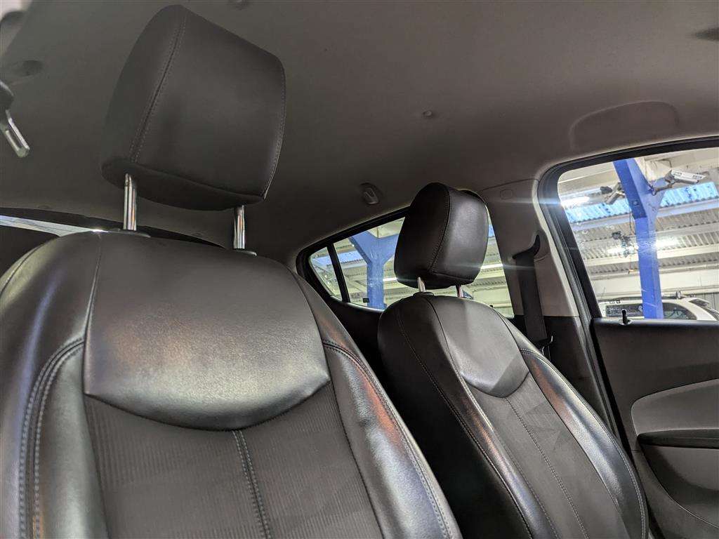 <p>2015 VAUXHALL VIVA SL</p>