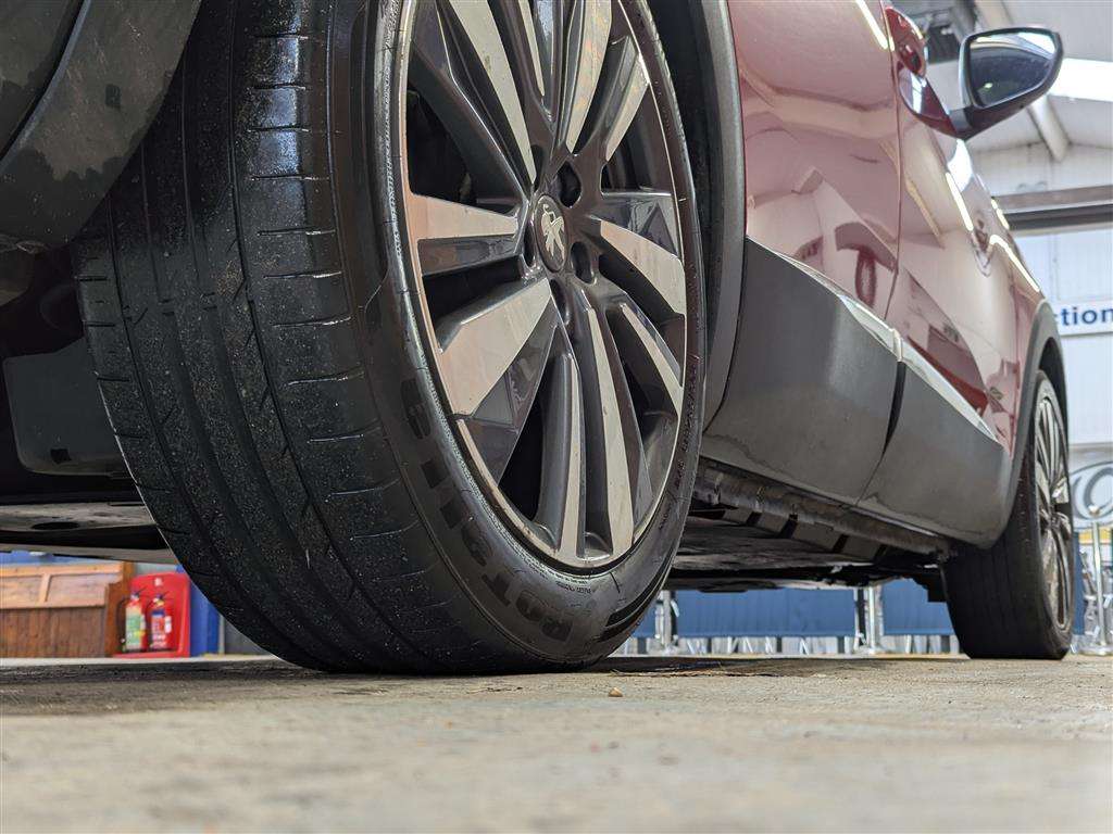 <p>2017 PEUGEOT 3008 GT LINE THP S/S AUTO</p>