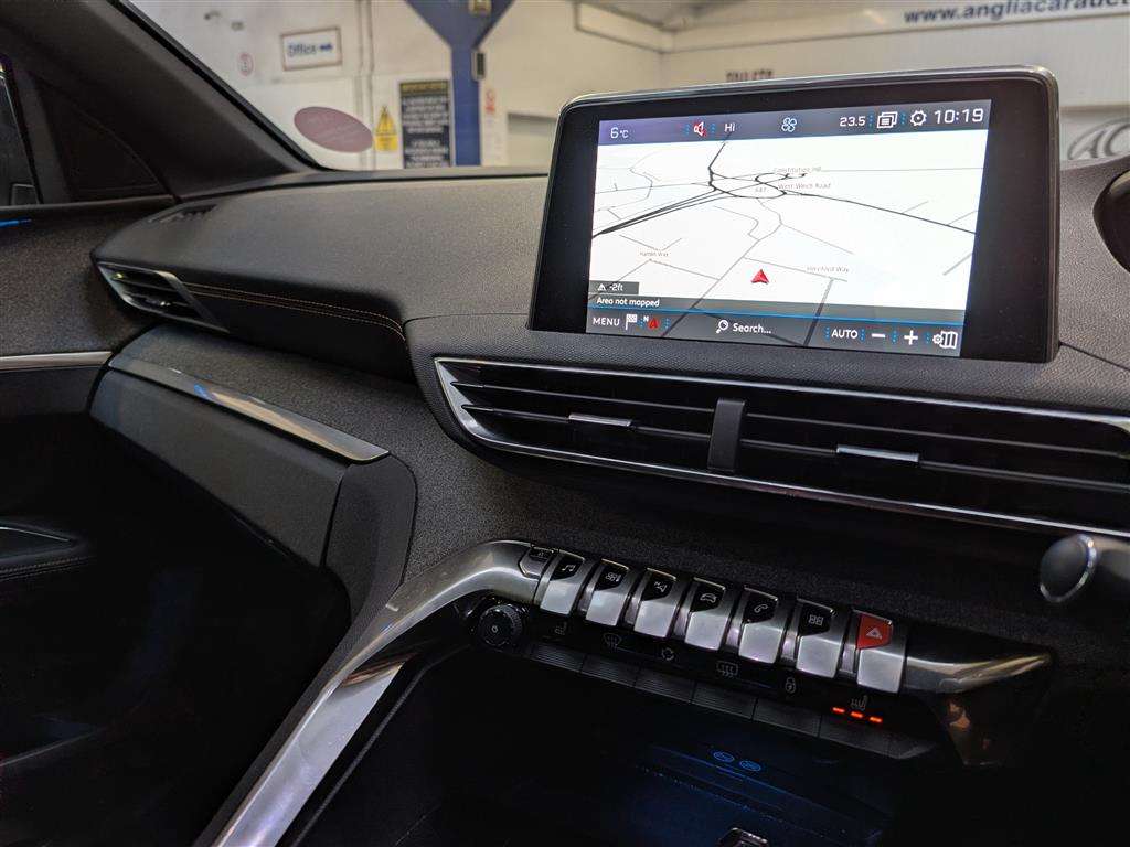 <p>2017 PEUGEOT 3008 GT LINE THP S/S AUTO</p>