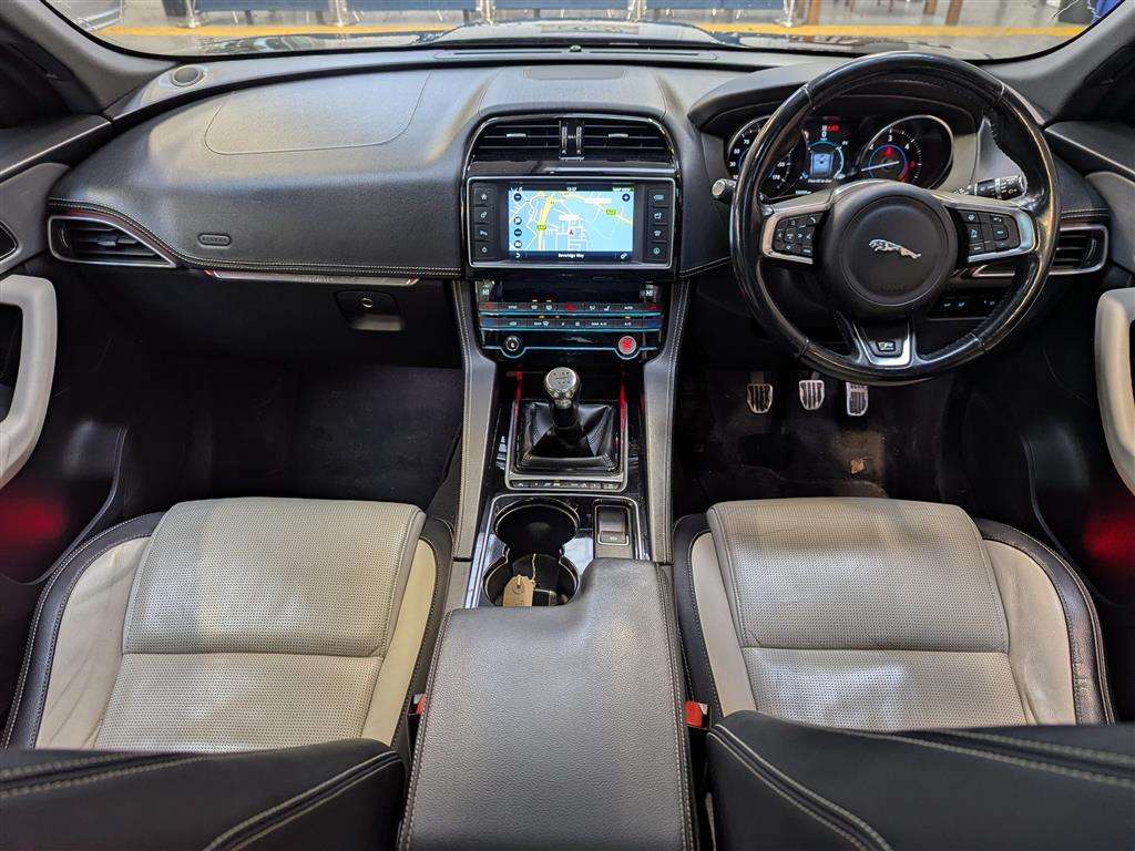 <p>2016 JAGUAR F-PACE R-SPORT AWD D</p>