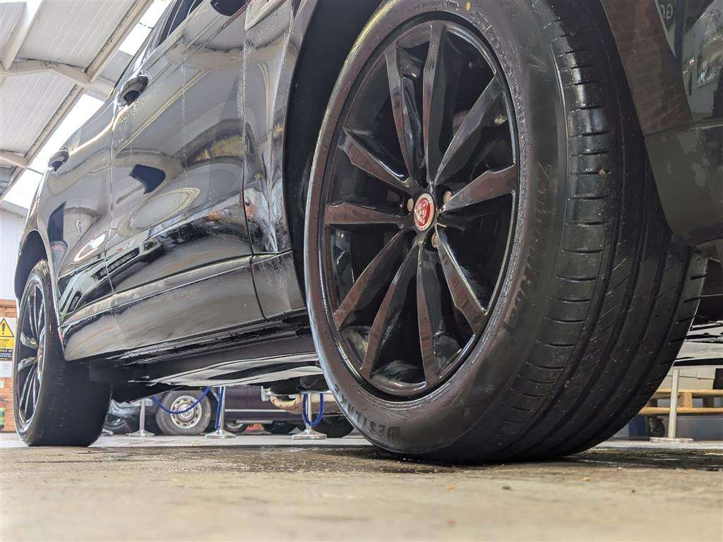 <p>2016 JAGUAR F-PACE R-SPORT AWD D</p>