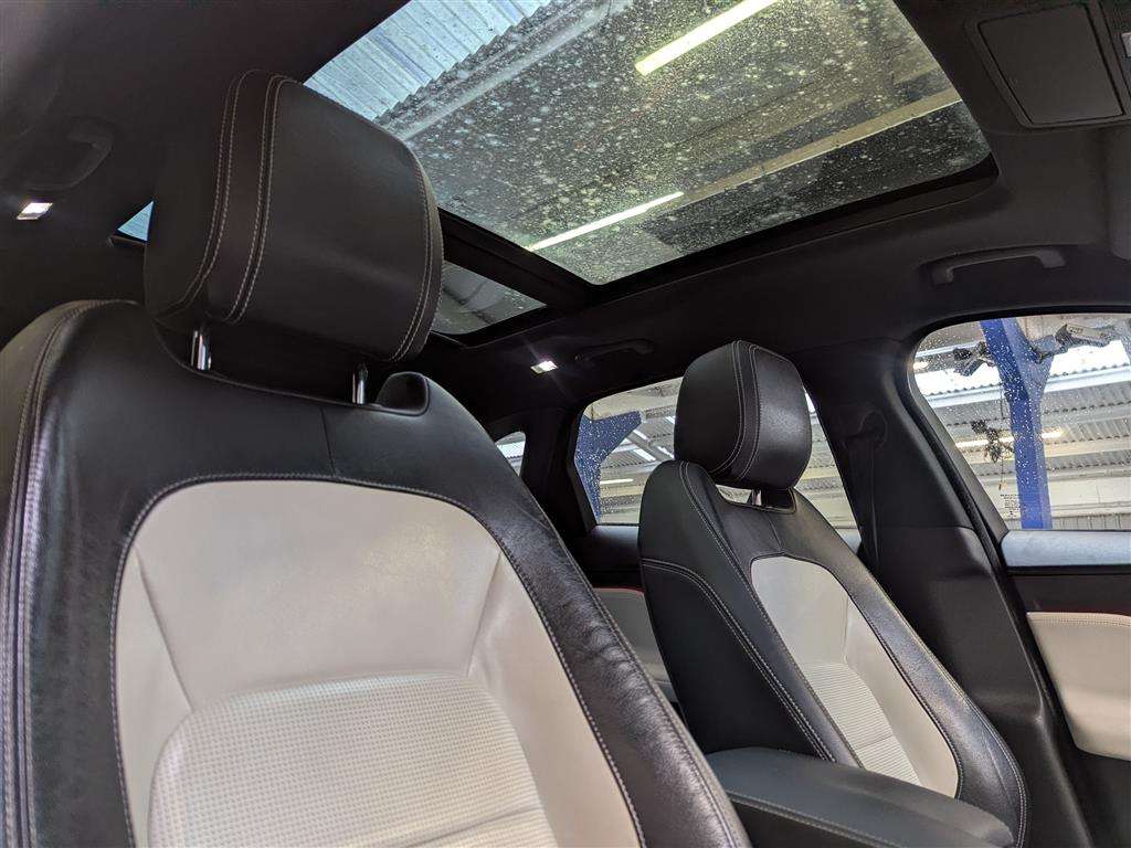 <p>2016 JAGUAR F-PACE R-SPORT AWD D</p>