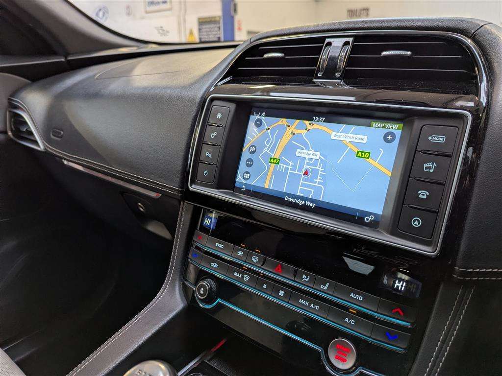 <p>2016 JAGUAR F-PACE R-SPORT AWD D</p>