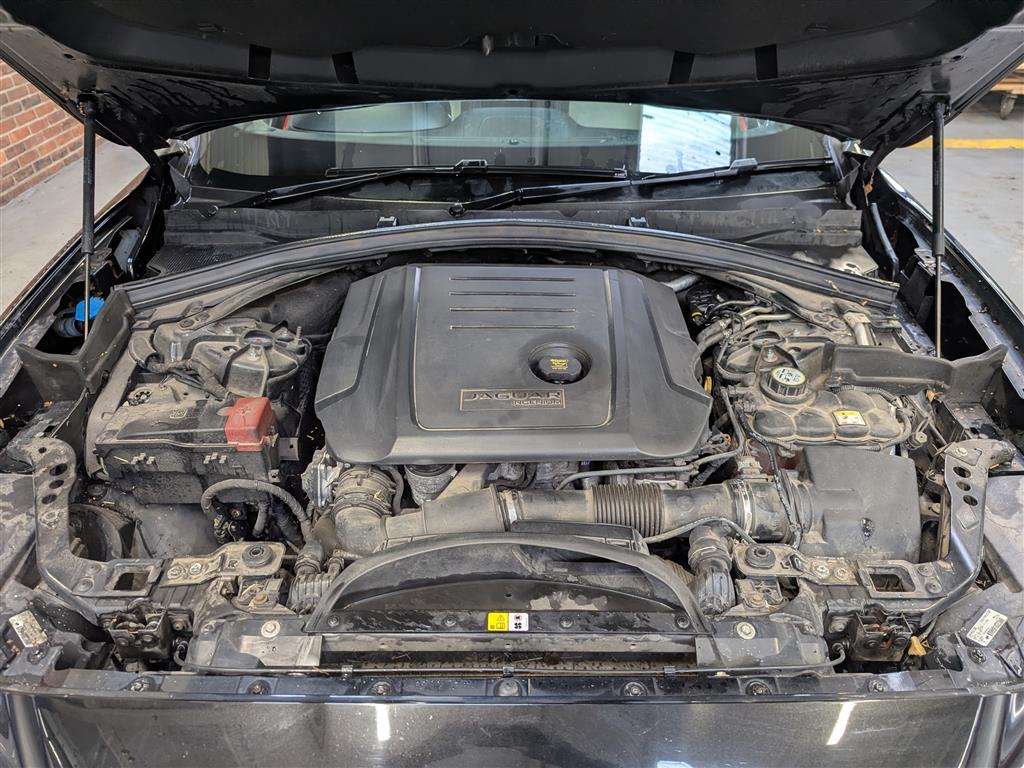 <p>2016 JAGUAR F-PACE R-SPORT AWD D</p>