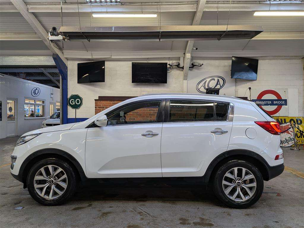 <p>2014 KIA SPORTAGE WHITE EDITION IS</p>