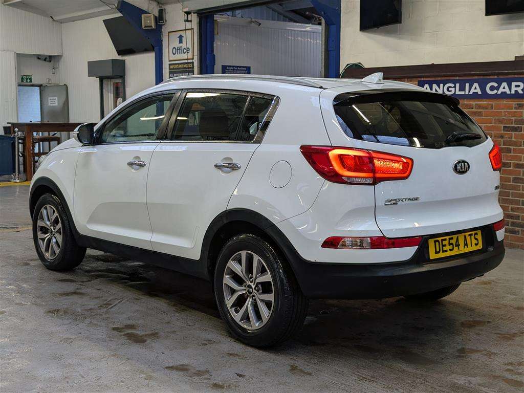 <p>2014 KIA SPORTAGE WHITE EDITION IS</p>