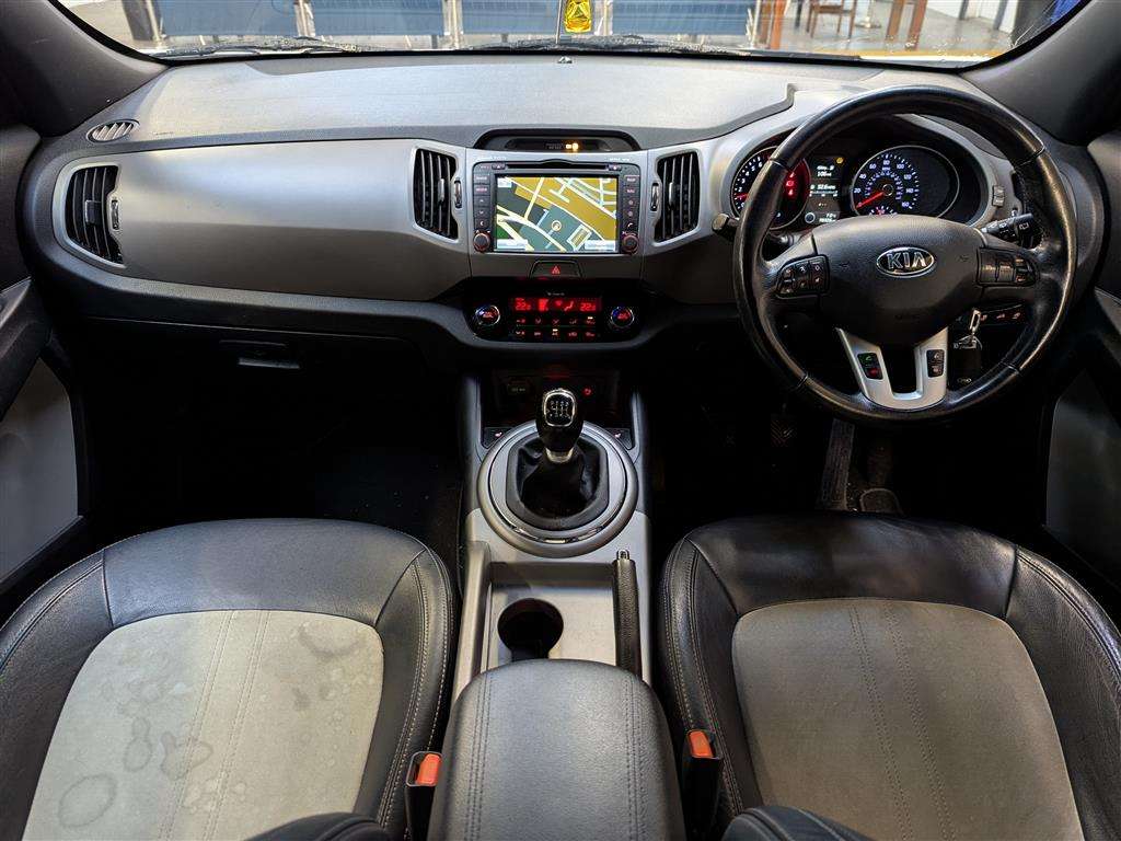 <p>2014 KIA SPORTAGE WHITE EDITION IS</p>