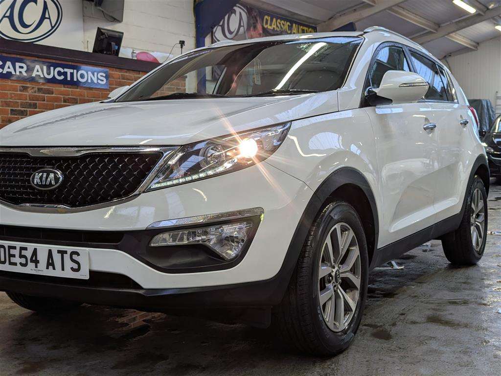 <p>2014 KIA SPORTAGE WHITE EDITION IS</p>