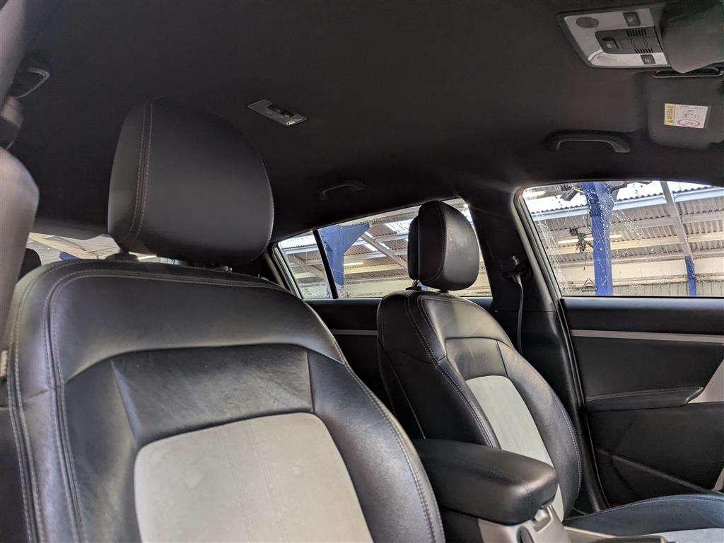 <p>2014 KIA SPORTAGE WHITE EDITION IS</p>