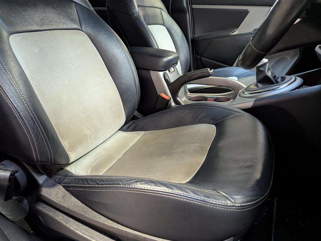 <p>2014 KIA SPORTAGE WHITE EDITION IS</p>