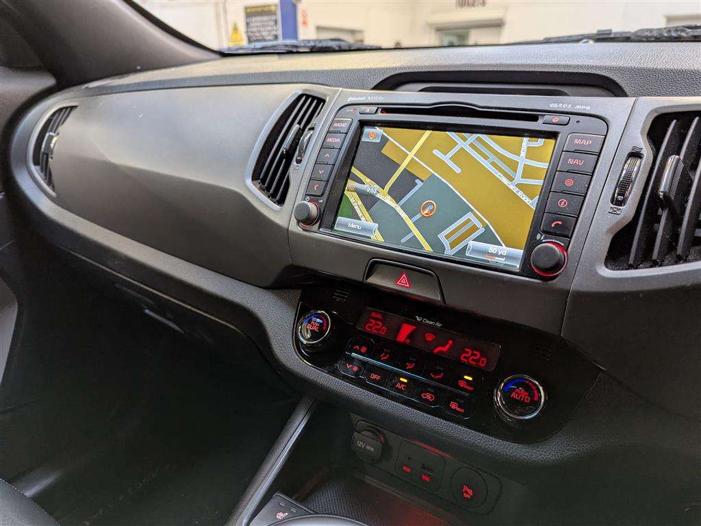 <p>2014 KIA SPORTAGE WHITE EDITION IS</p>