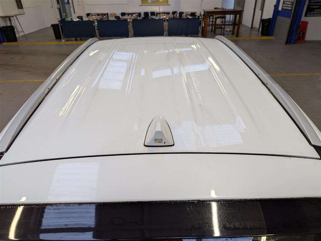 <p>2014 KIA SPORTAGE WHITE EDITION IS</p>