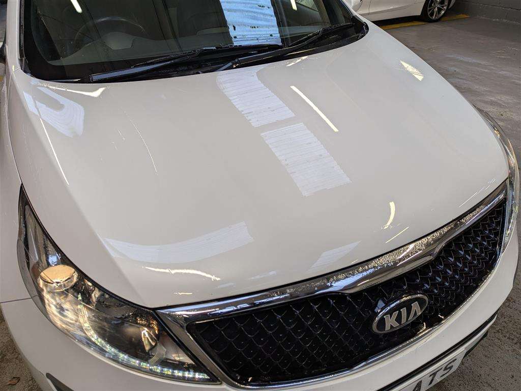 <p>2014 KIA SPORTAGE WHITE EDITION IS</p>