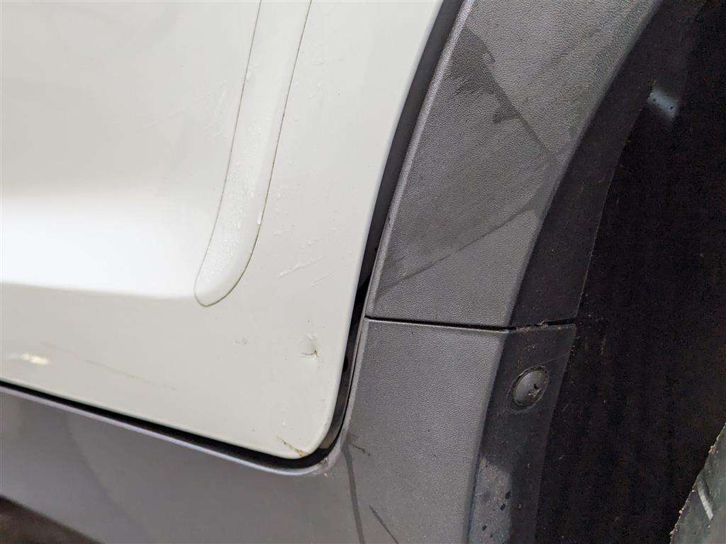 <p>2014 KIA SPORTAGE WHITE EDITION IS</p>