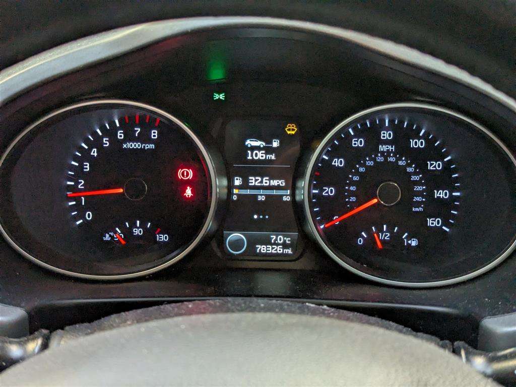 <p>2014 KIA SPORTAGE WHITE EDITION IS</p>