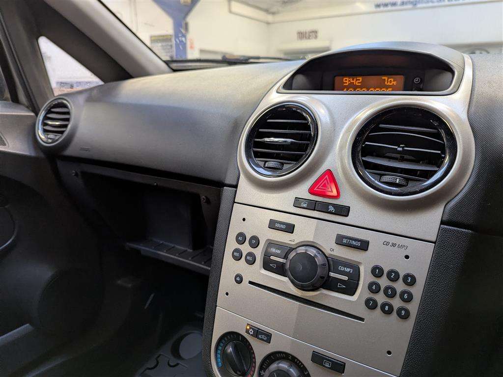 <p>2007 VAUXHALL CORSA CLUB A/C AUTO</p>