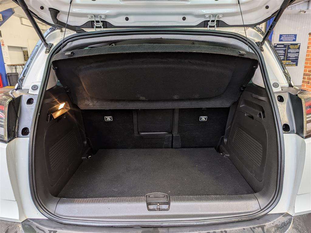 <p>2021 VAUXHALL CROSSLAND SRI NAV TURBO</p>