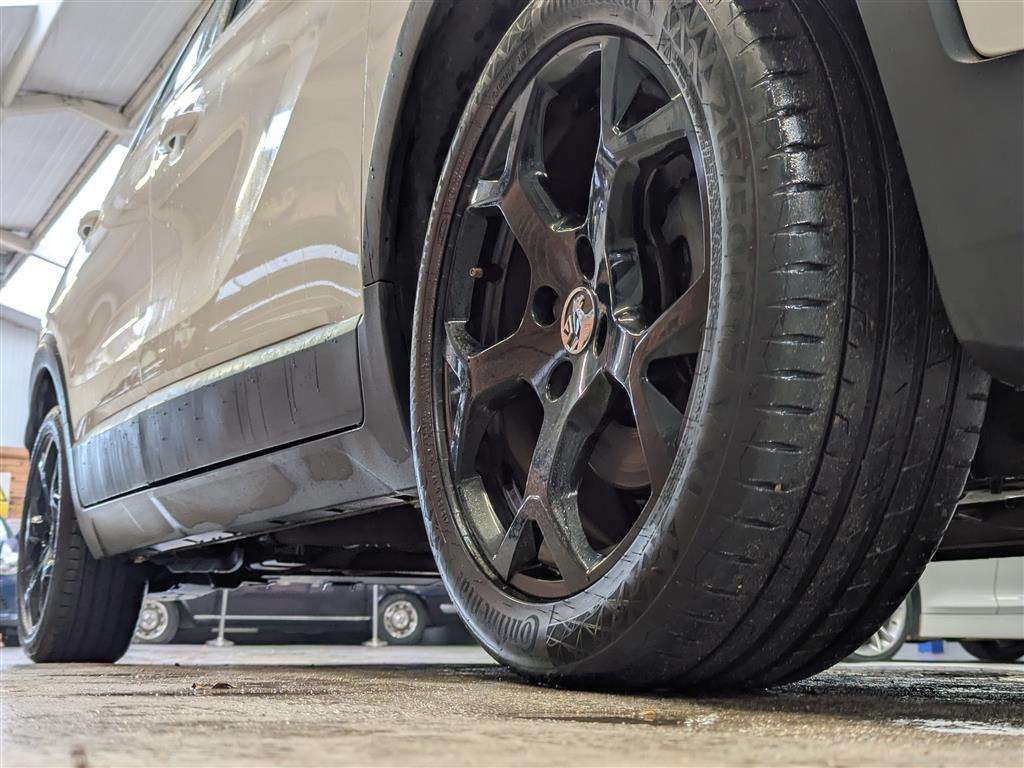 <p>2021 VAUXHALL CROSSLAND SRI NAV TURBO</p>