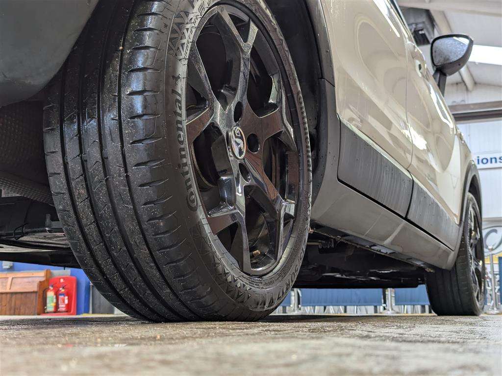 <p>2021 VAUXHALL CROSSLAND SRI NAV TURBO</p>