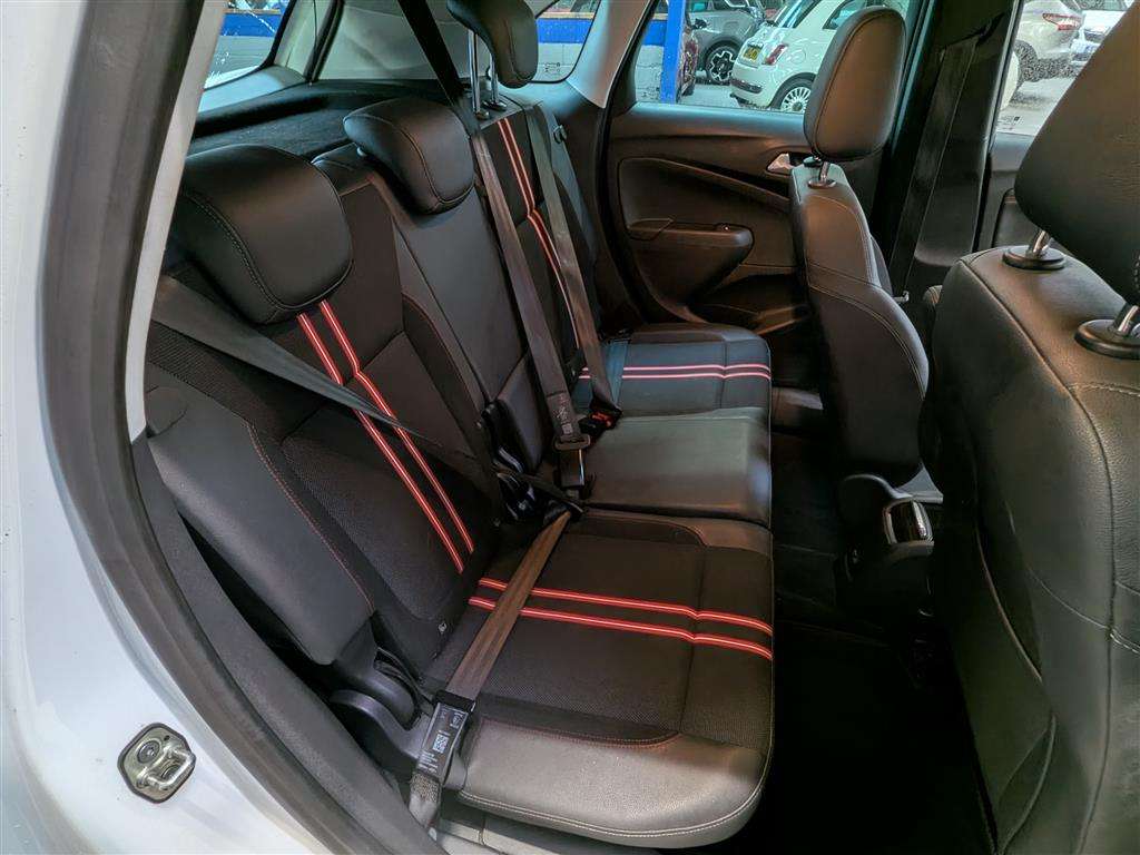 <p>2021 VAUXHALL CROSSLAND SRI NAV TURBO</p>