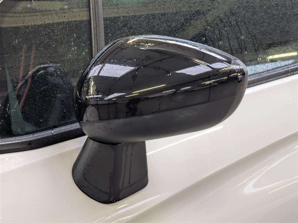 <p>2021 VAUXHALL CROSSLAND SRI NAV TURBO</p>